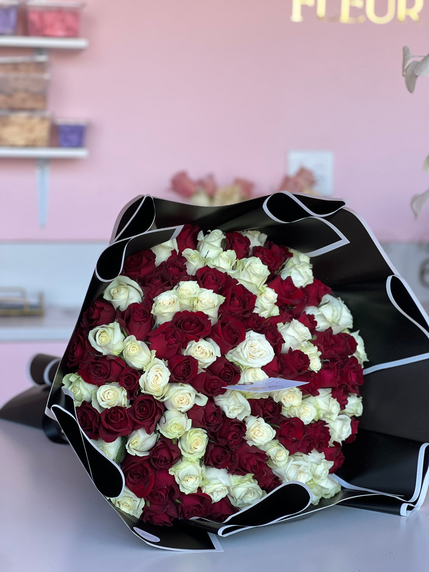 100 Luxe Roses bouquet