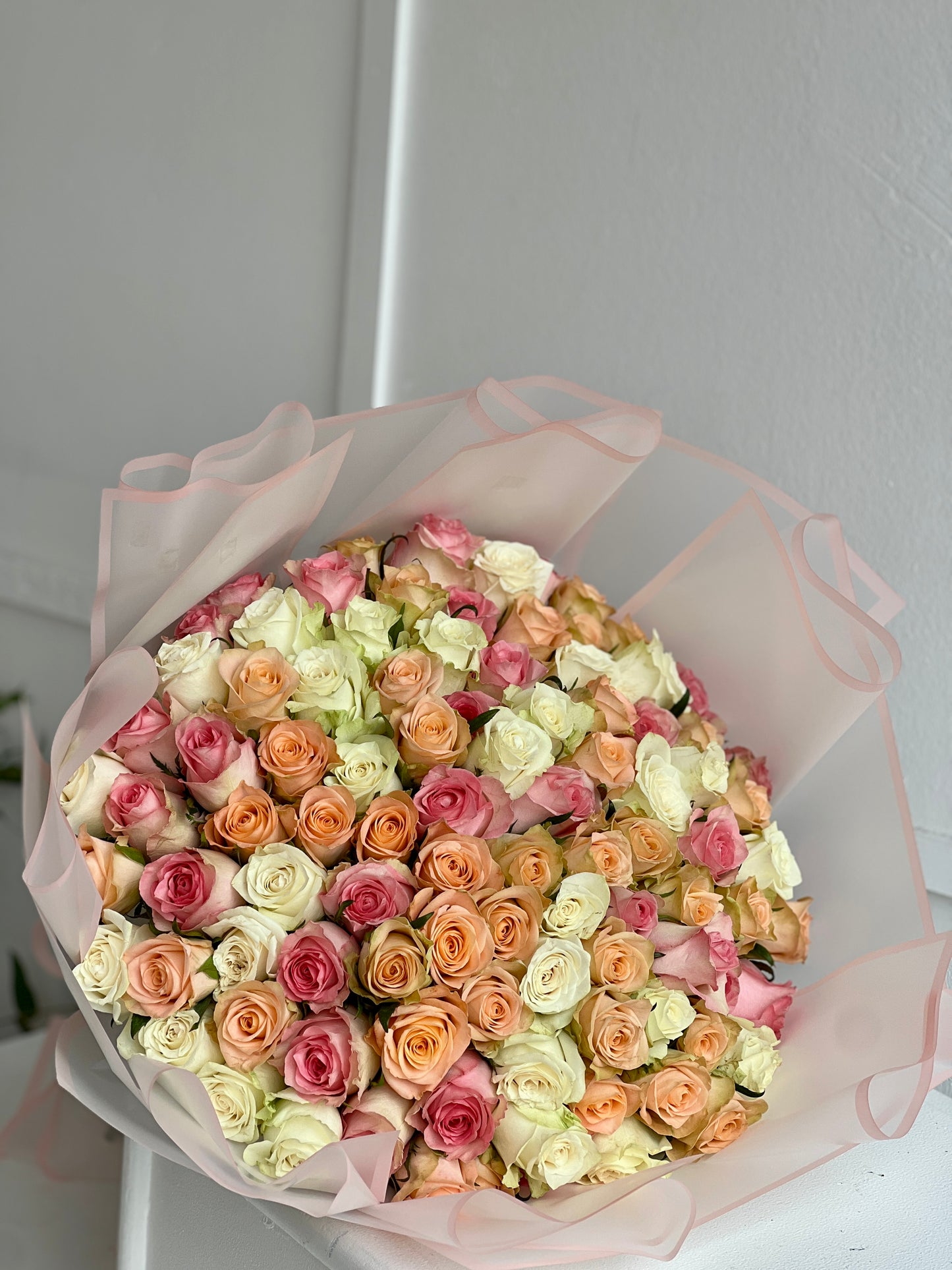 100 Luxe Roses bouquet